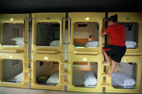chinese capsule hotels.